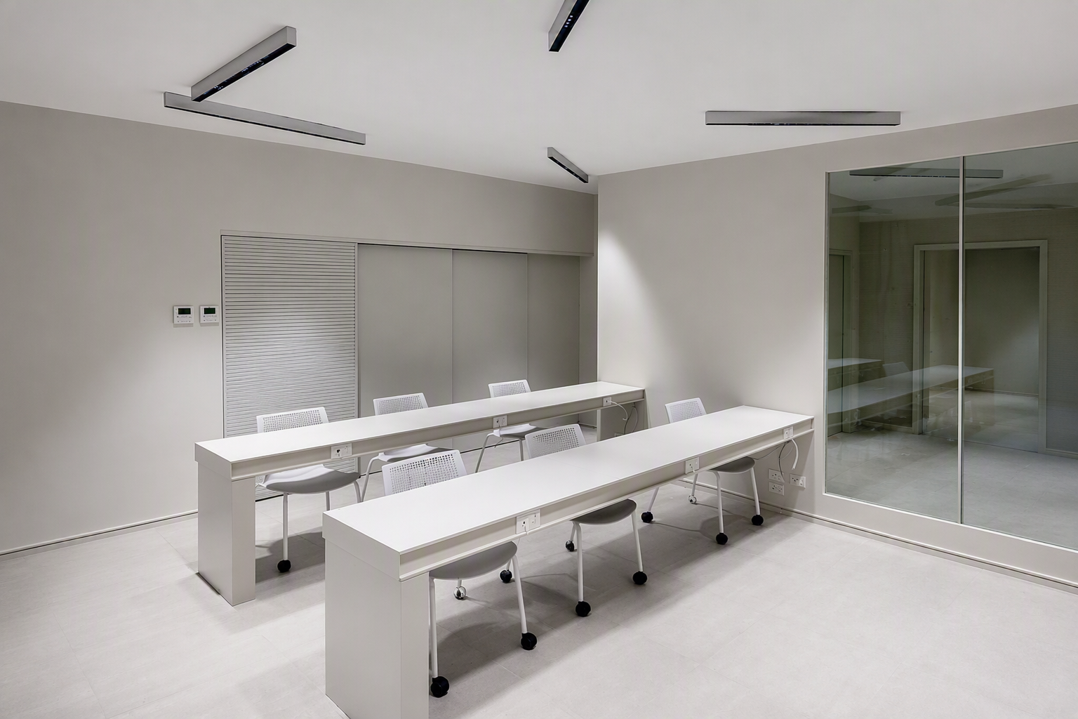 iN30 ceiling-mounted high contrast 01.png