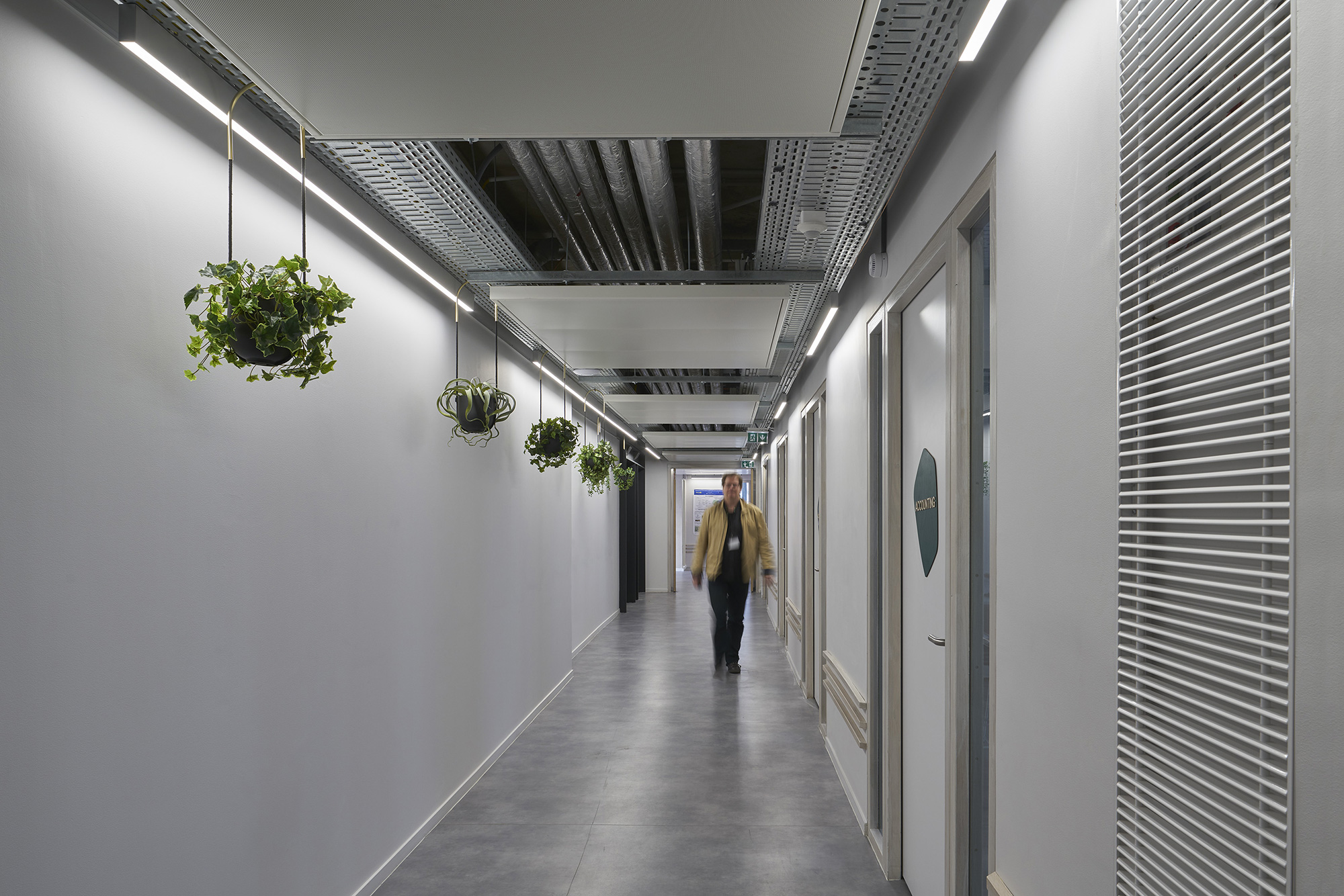 iN30 ceiling-mounted low contrast 03.jpg