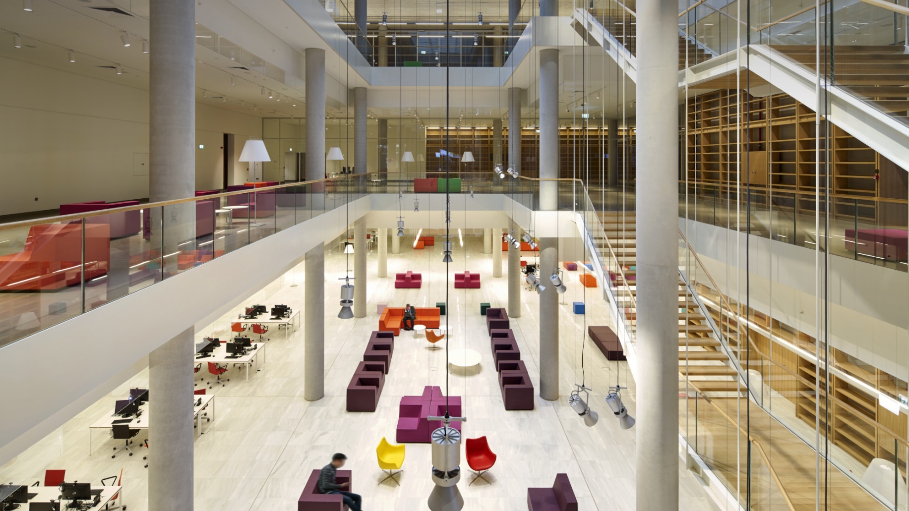 Le-Perroquet_atrium_16x9.jpg