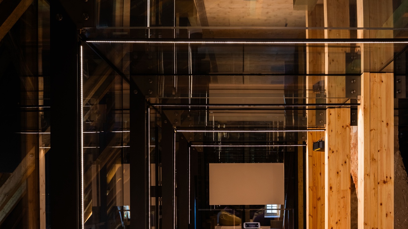 Libera-system-ceiling-to-floor_Image022-by-gregimages_16x9.jpg