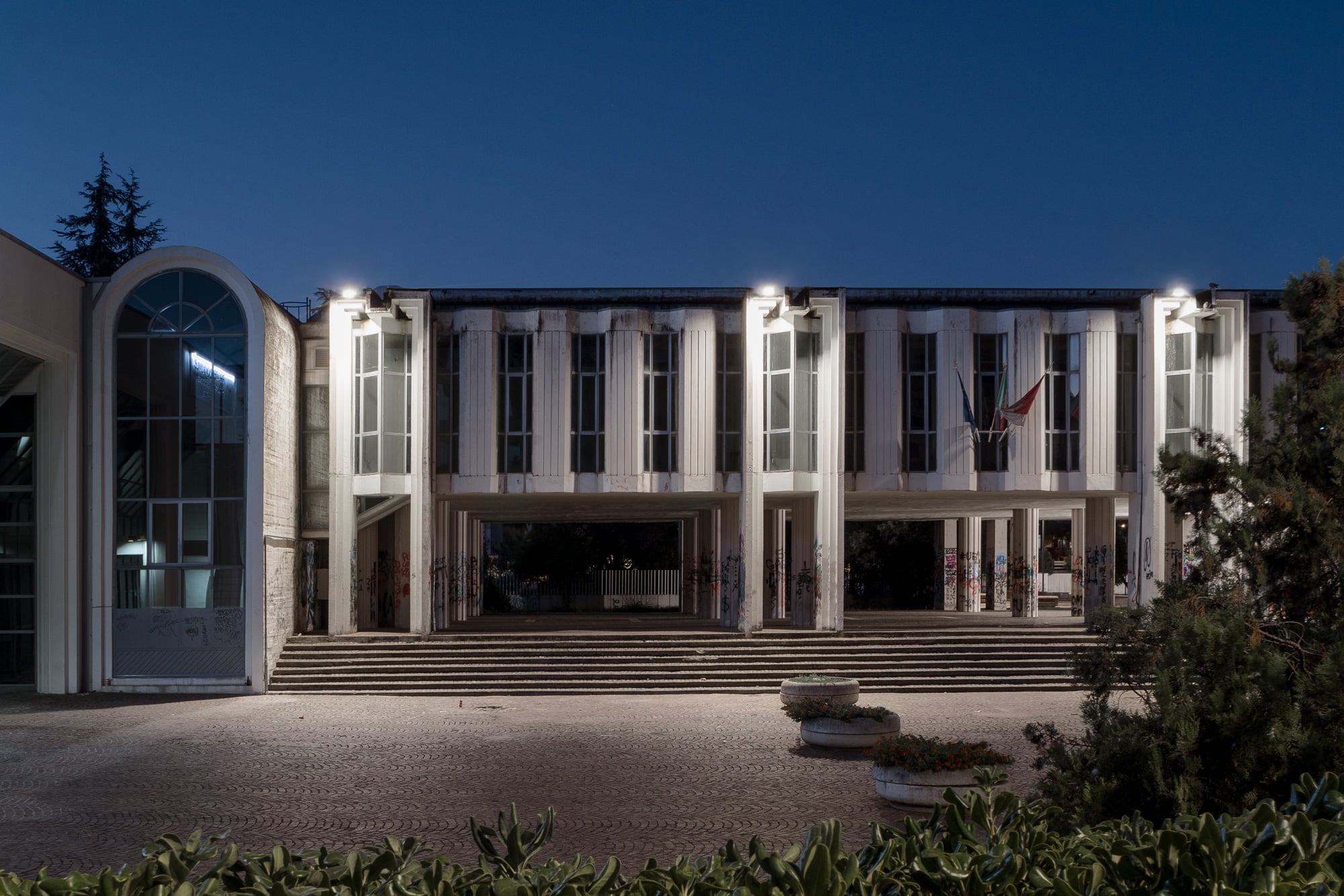 Platea-Pro-proiettore-296x214_inspiration_Rende_©studiovetroblu_iGuzzini_Rende_03__IMG5723.jpg