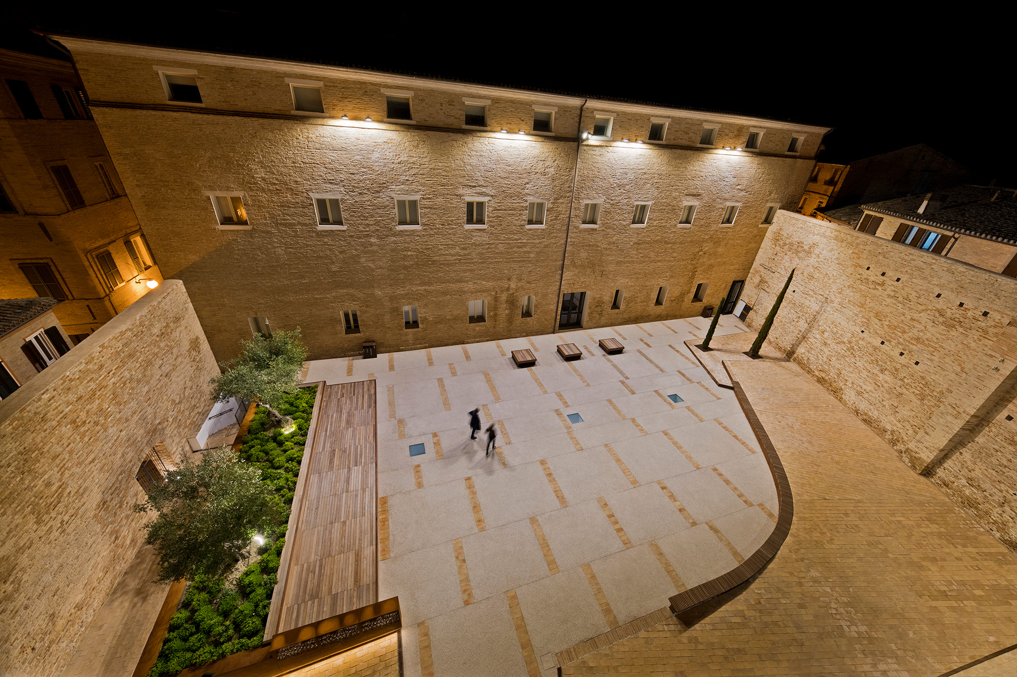 Platea-Pro-a-parete-406x276mm_inspiration_Orto-dei-pensatori_11A7560e2.jpg