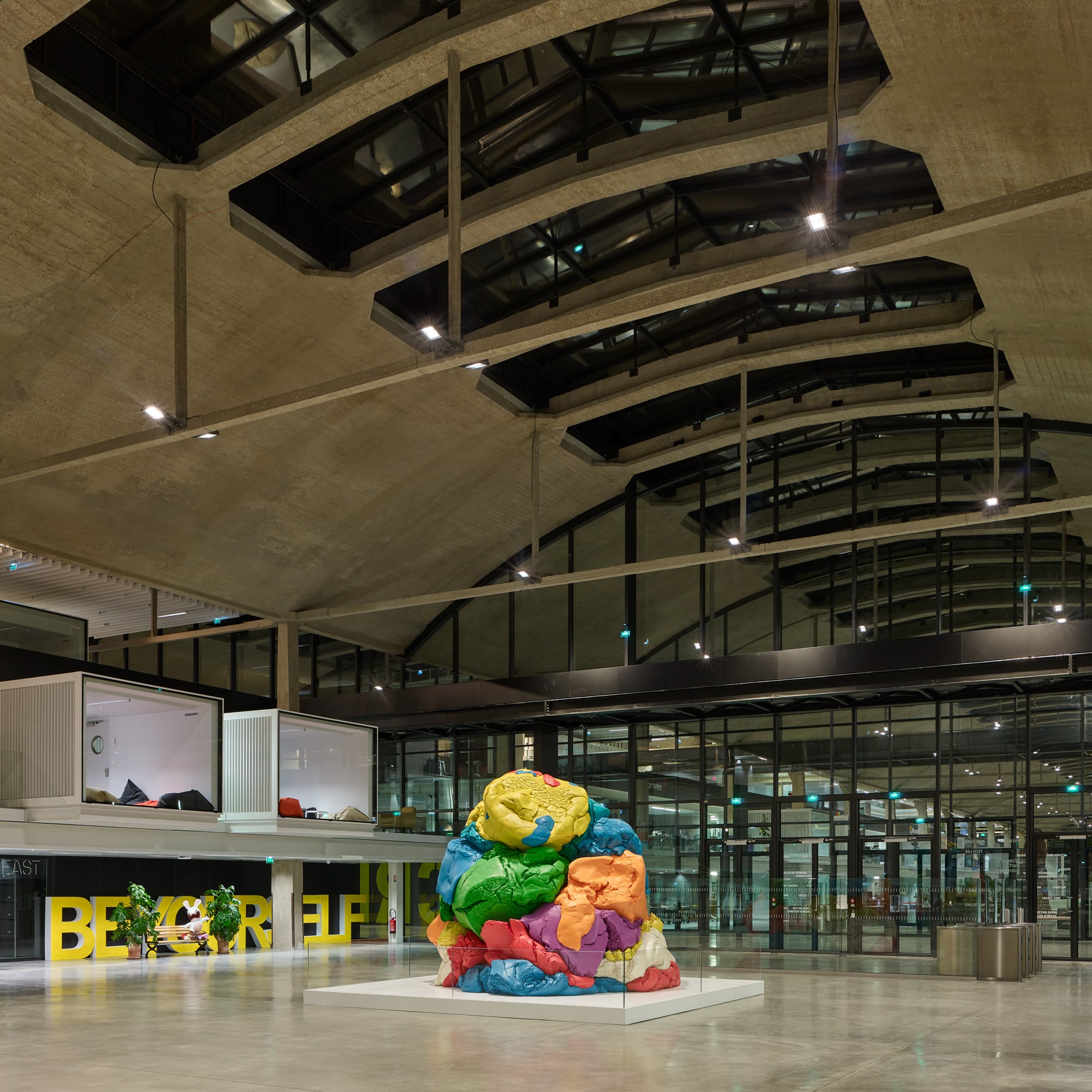 Platea-Pro-a-parete-406x276mm_STATION-F_org_778433_inspiration_STATION_F_21.jpg