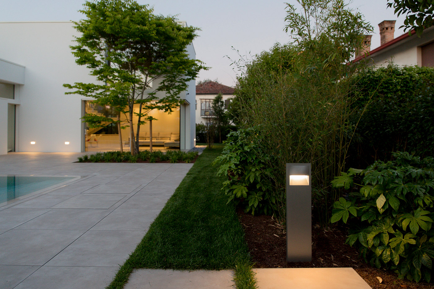 walky-bollard-square-application-pool.jpg