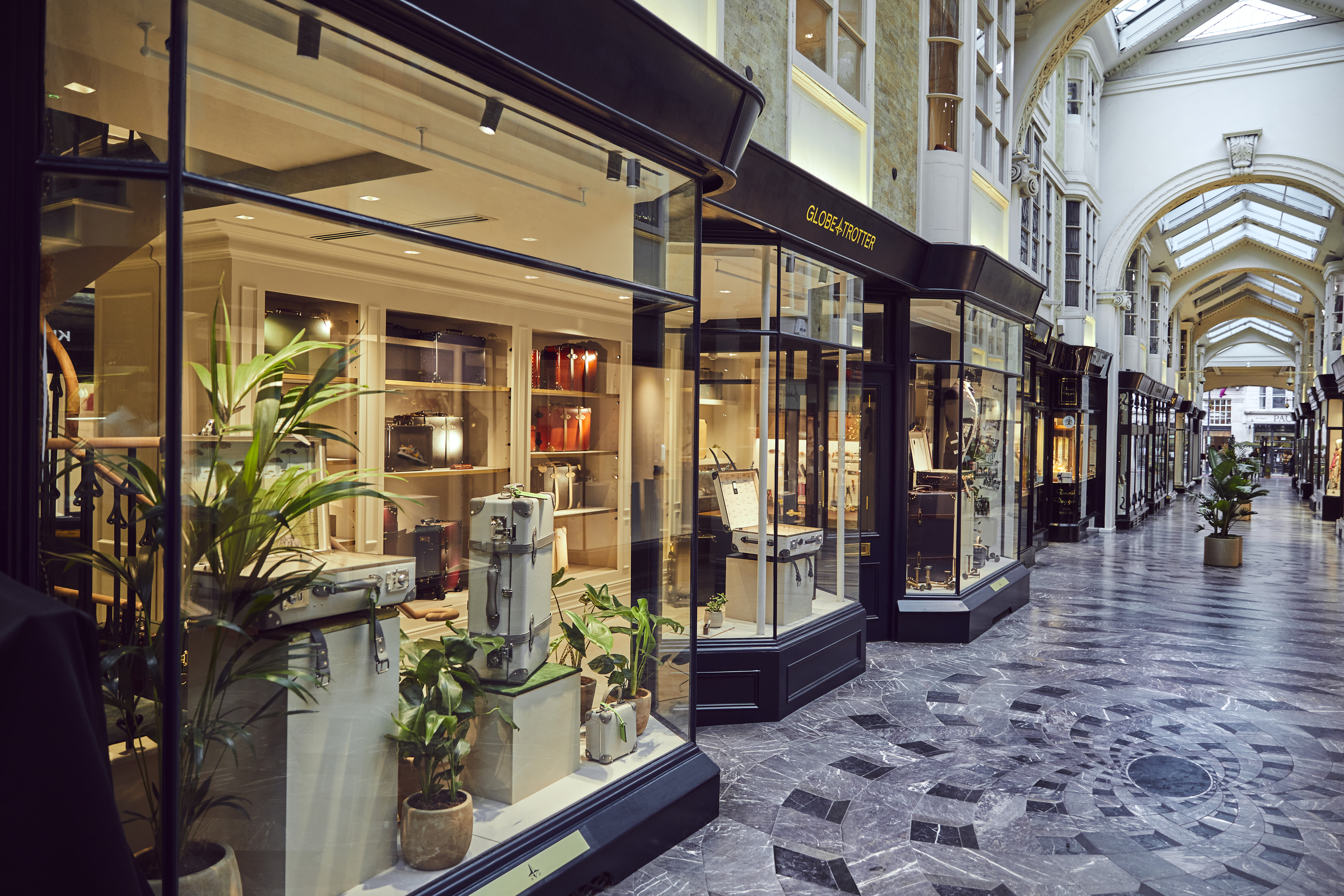 La boutique Globe-Trotter nella Burlington Arcade